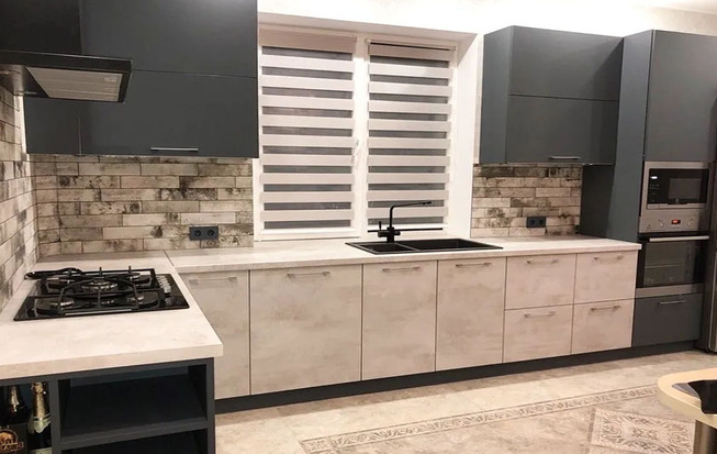 Кухня 15 кв. метров с окном на против мойки