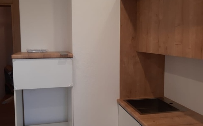 Прямая кухня в белом цвете