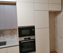 Угловая кухня светлая МДФ + пластик