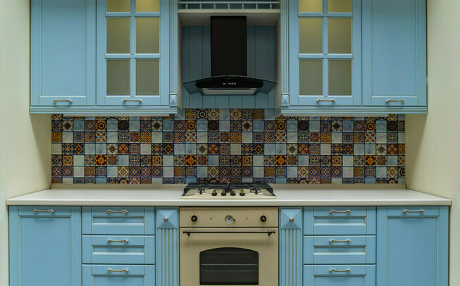 Маленькая кухня голубого цвета