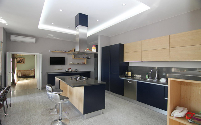 Кухня 15 кв. метров с островом по середине