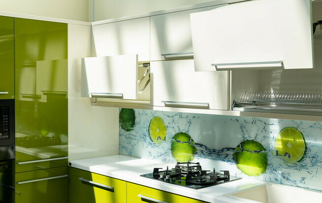 Кухня в пленке ПВХ оливкового цвета