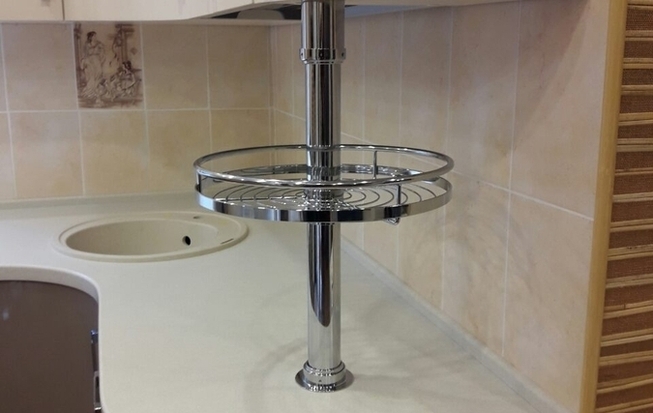 Современная кухня в частном доме 