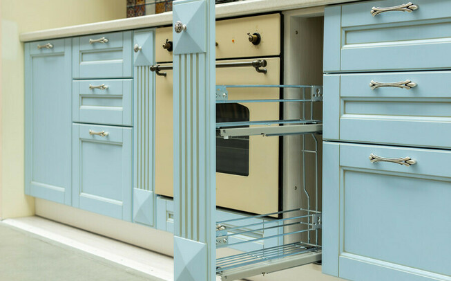 Маленькая кухня голубого цвета