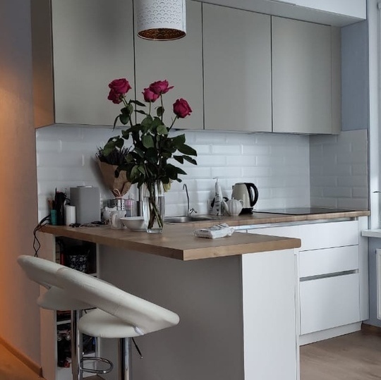 Кухня из пластика в современном стиле