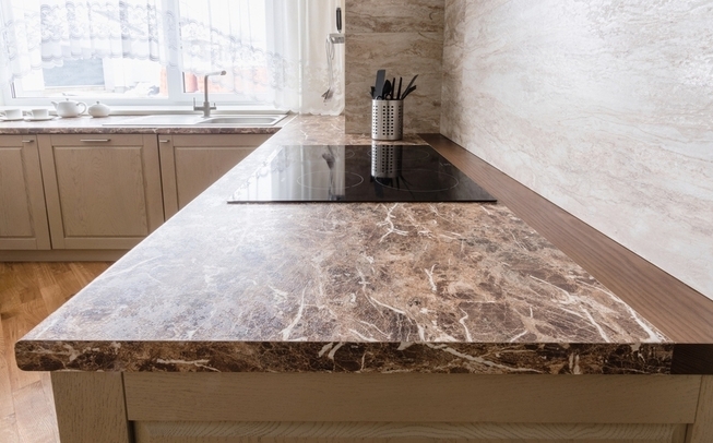 П образная кухня совмещенная с гостиной