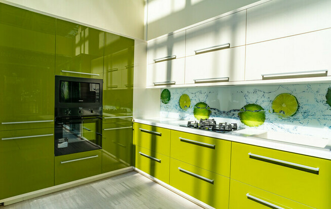 Кухня в пленке ПВХ оливкового цвета