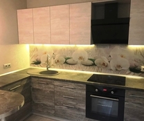 Кухни ЛДСП с барной стойкой бежевого цвета