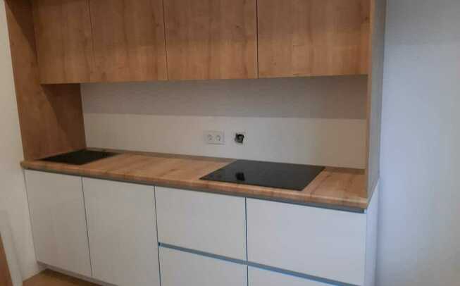 Прямая кухня в белом цвете