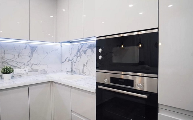 Кухня 8 кв. метров глянцевая