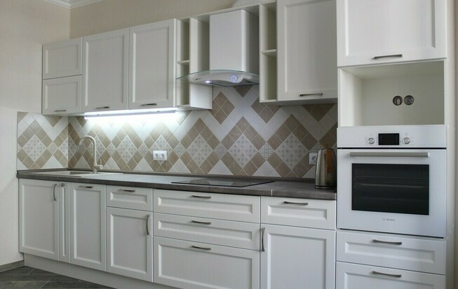 Кухня ПВХ белого цвета на заказ