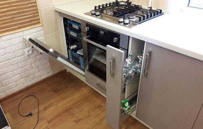 Современная кухня в частном доме 