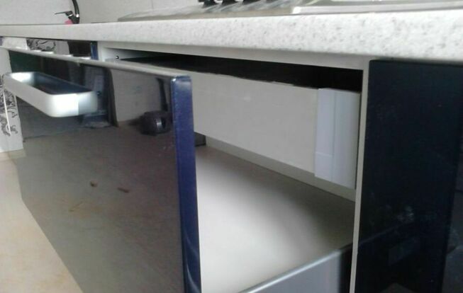 Прямая кухня черного цвета