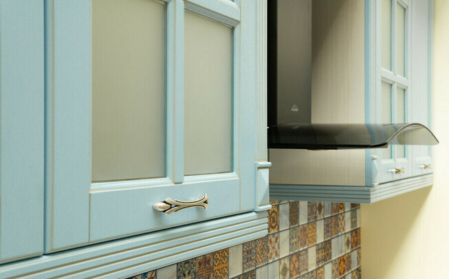 Маленькая кухня голубого цвета