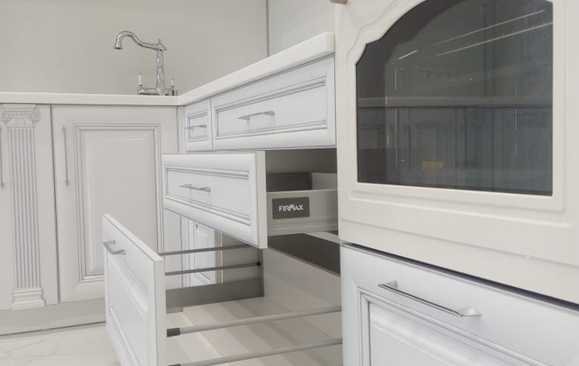 Кухня в пленке ПВХ в классическом стиле