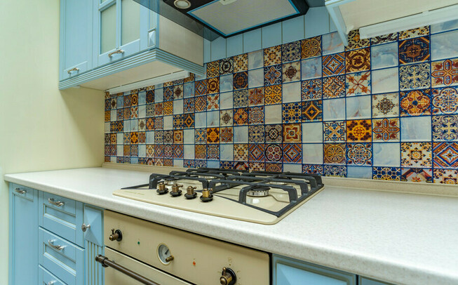 Маленькая кухня голубого цвета