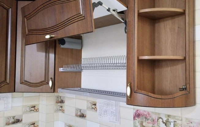 Дизайн кухни 20 кв. метров под древесную структуру