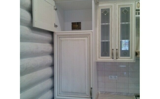 Встроенная кухня из массива в классическом стиле