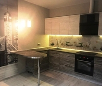 Кухни ЛДСП с барной стойкой бежевого цвета