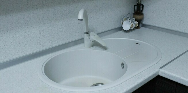 Кухня ЛДСП угловая светлая на заказ