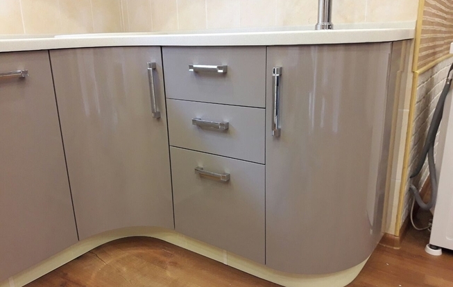 Современная кухня в частном доме 