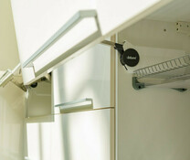 Кухня в пленке ПВХ оливкового цвета