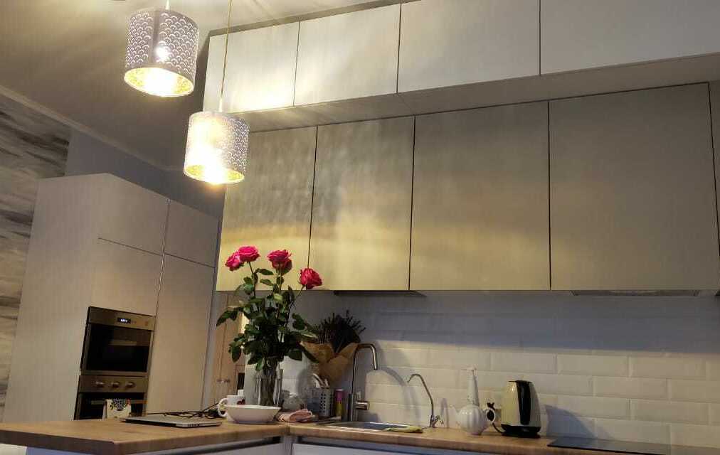 Кухня из пластика в современном стиле