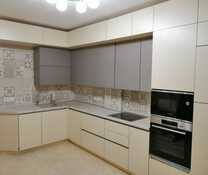 Угловая кухня светлая МДФ + пластик