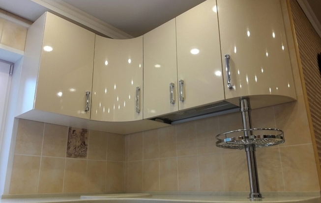 Современная кухня в частном доме 