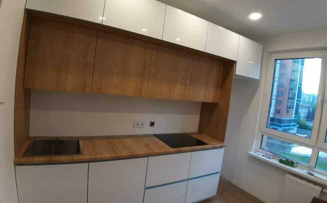 Прямая кухня в белом цвете