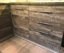 Кухни ЛДСП с барной стойкой бежевого цвета