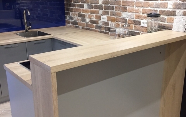 П образная кухня с барной стойкой