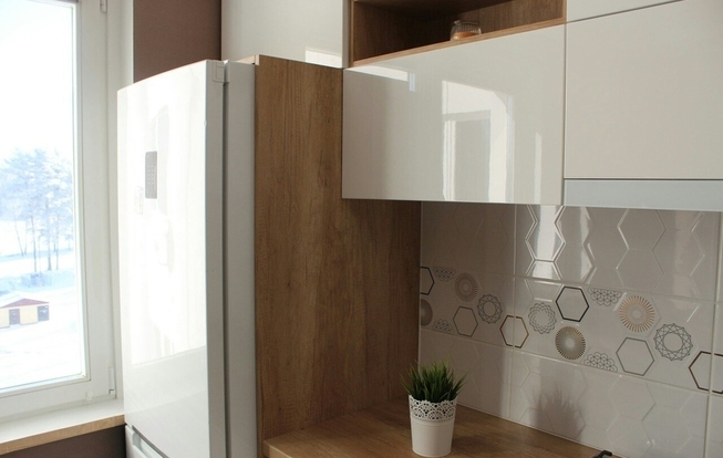 Маленькая кухня в белом цвете 