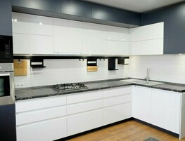 Современные угловые кухни