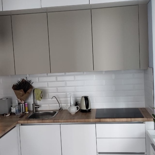 Кухня из пластика в современном стиле