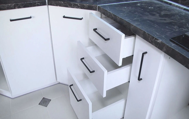 Кухня 10 кв. метров в белом цвете