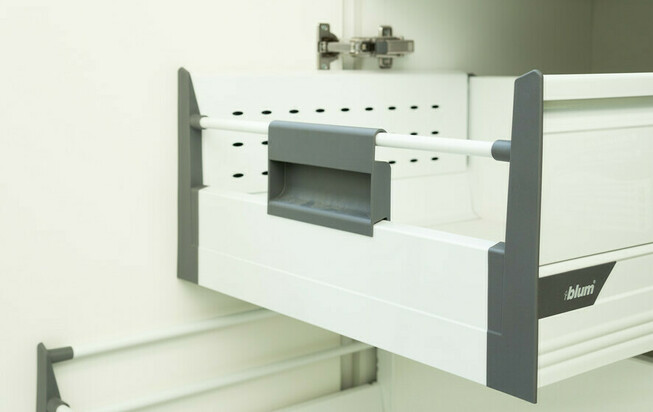 Кухня в пленке ПВХ оливкового цвета