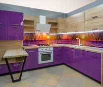 Кухня ПВХ фиолетового цвета угловой формы