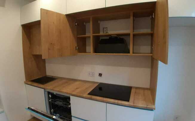 Прямая кухня в белом цвете