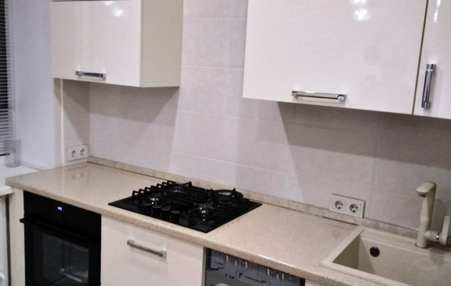 Маленькая кухня светлая