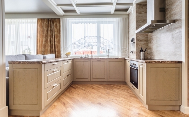 П образная кухня совмещенная с гостиной