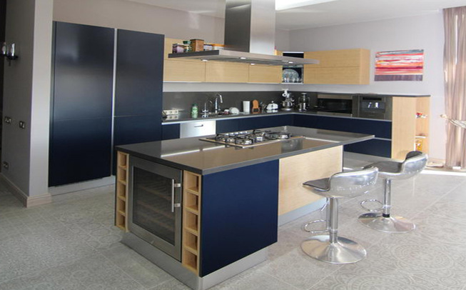 Кухня 15 кв. метров с островом по середине