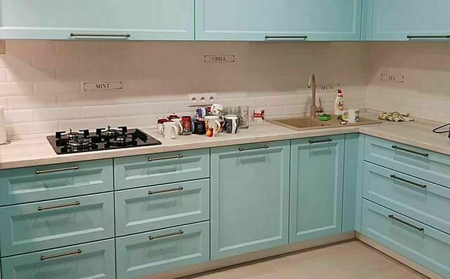 Кухня МДФ голубого цвета с барной стойкой