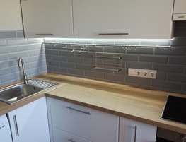 Современные кухни из массива