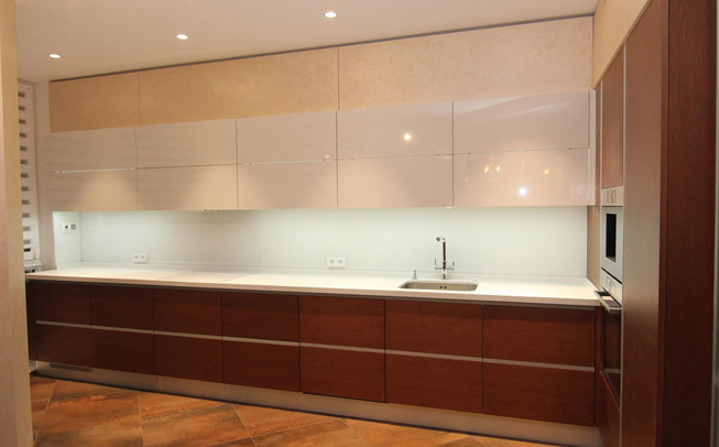 Кухня 10 кв метров коричневого цвета на заказ