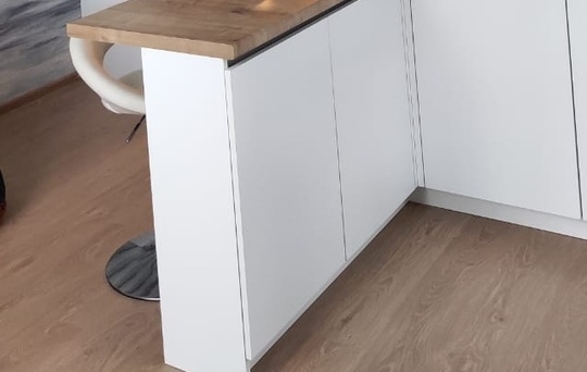 Кухня из пластика в современном стиле