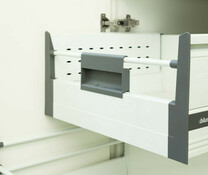 Кухня в пленке ПВХ оливкового цвета